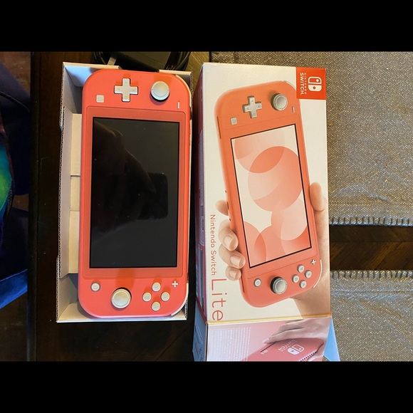 Nintendo Switch Lite - Picture 2 of 2